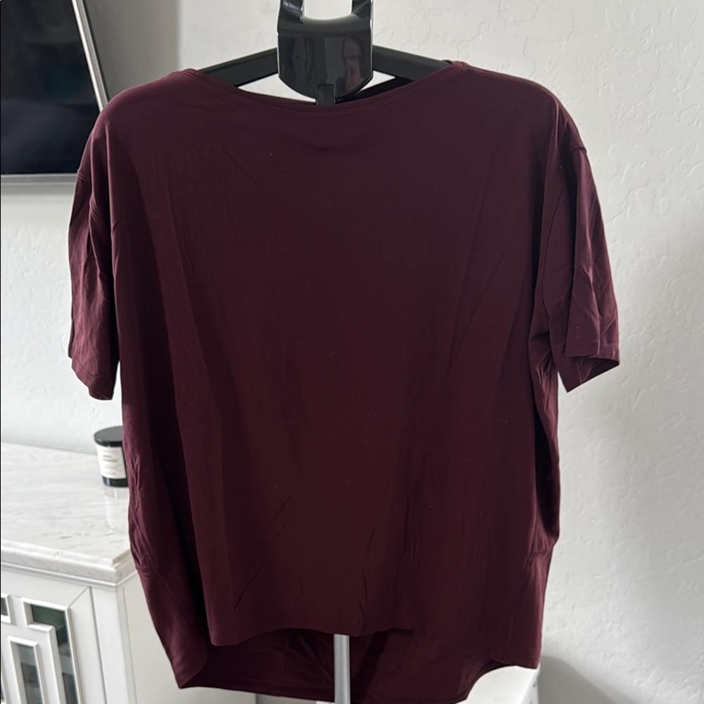 Lululemon back in action T Burgundy - new without tags